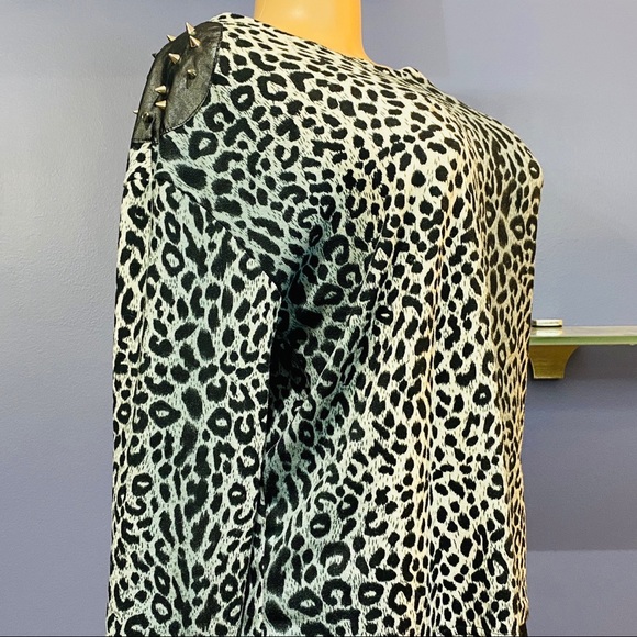 Leopard Print Stud Shoulder Open Back Sweater - Picture 3 of 8